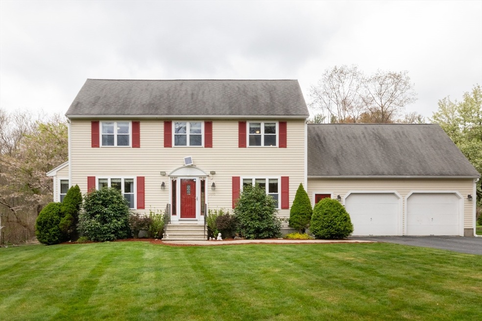 1090 Pond St, Franklin, MA 02038 - photo 1