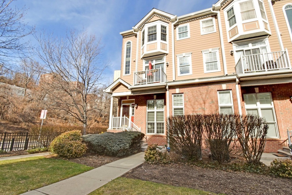 314 Midland Ct unit 314, West New York, NJ 07093 - photo 1