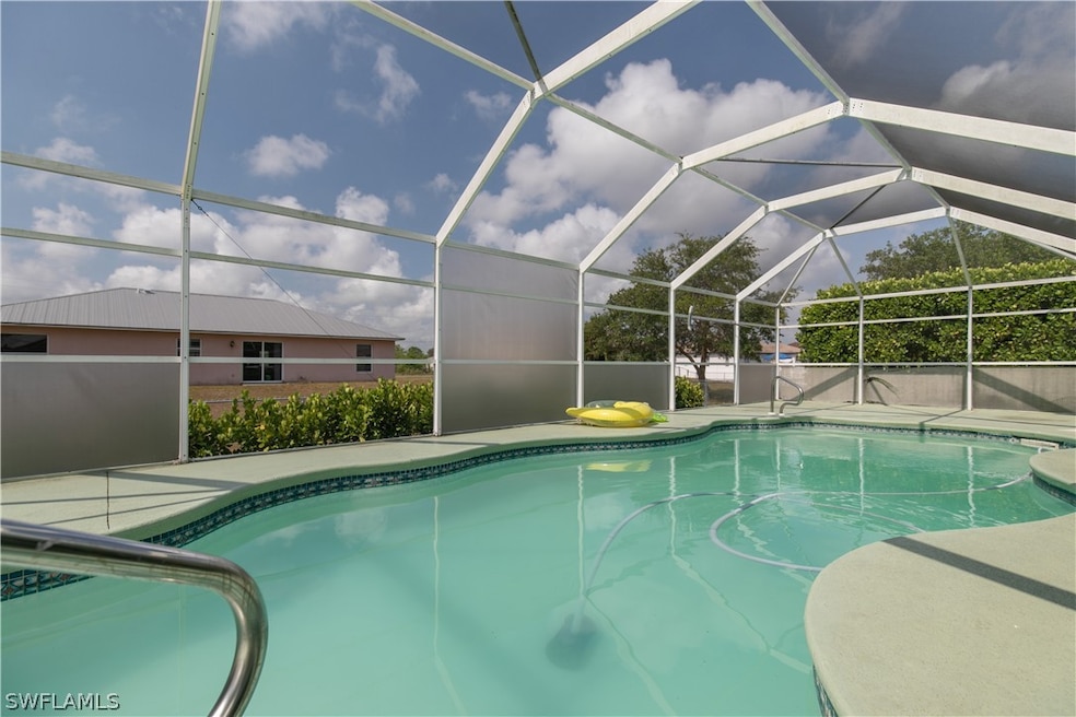212 Manasota St, Fort Myers, FL 33913 - photo 1