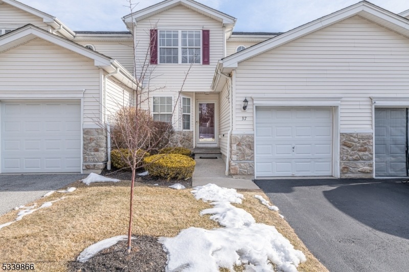 37 Spruce Hills Ct unit C1, Hamburg, NJ 07419 - photo 1