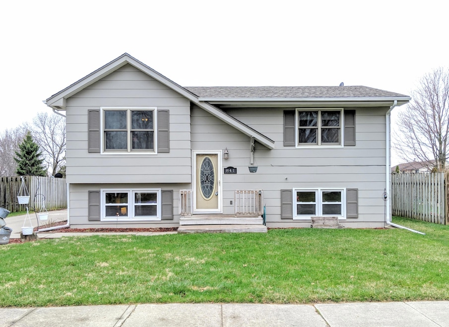 841 E 16th St N, Newton, IA 50208 - photo 1