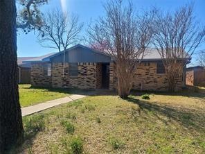 1919 Arkansas St, Gainesville, TX 76240 - photo 1