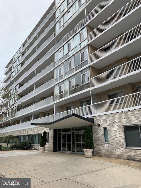 Potomac Plaza Terraces unit 316, Washington, DC 20037 - photo 1