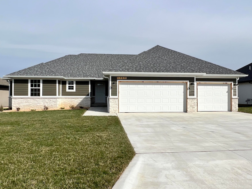 1749 E Chickamauga Dr, Republic, MO 65738 - photo 1