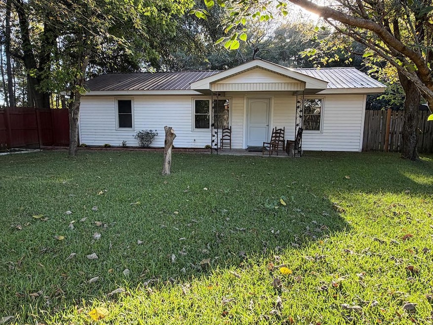 121 S Elm St, East Dublin, GA 31027 - photo 1