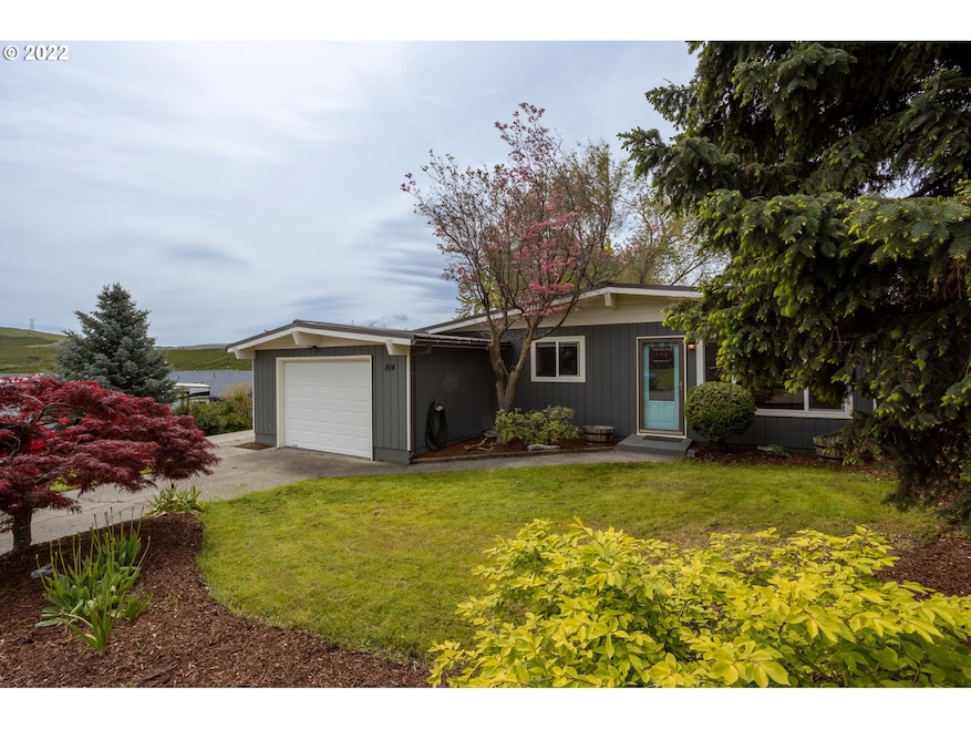 914 E 18th St, the Dalles, OR 97058 - photo 1