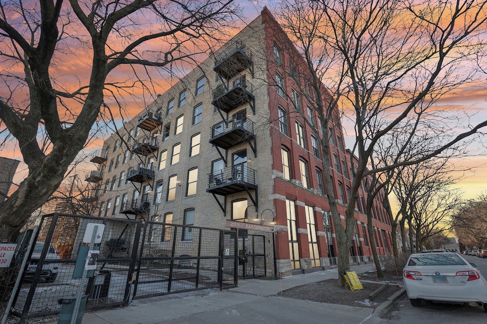 2511 W Moffat St unit 306E, Chicago, IL 60647 - photo 1