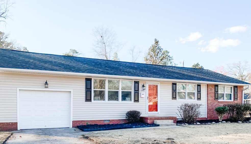 1205 Clifton Rd, Jacksonville, NC 28540 - photo 1