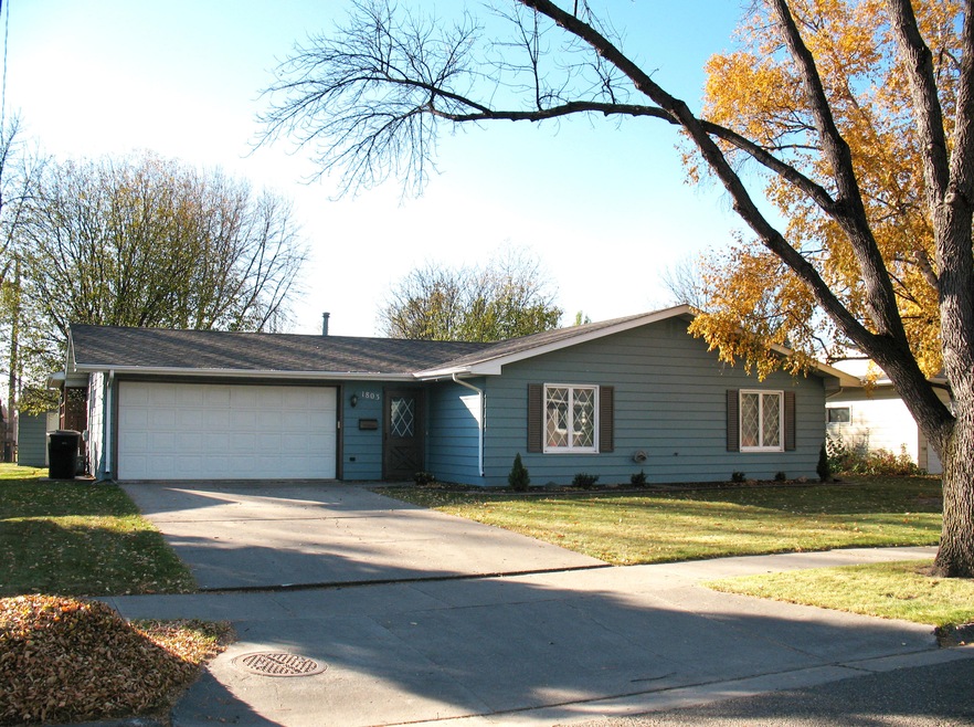 1803 20th Ave S, Grand Forks, ND 58201 - photo 1