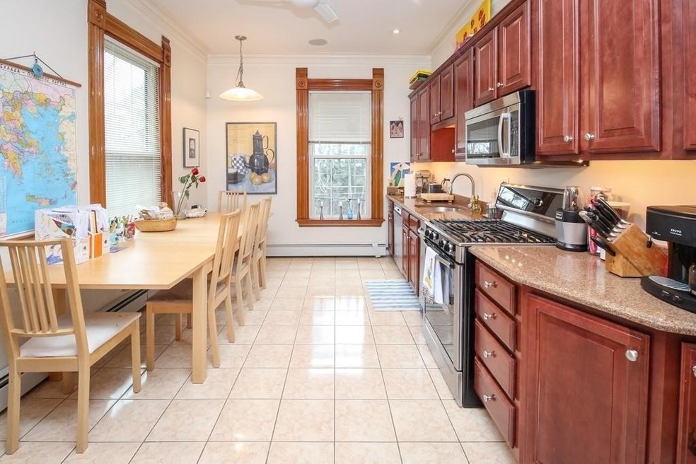 9 Farquhar Rd unit 9, Newtonville, MA 02460 - photo 1