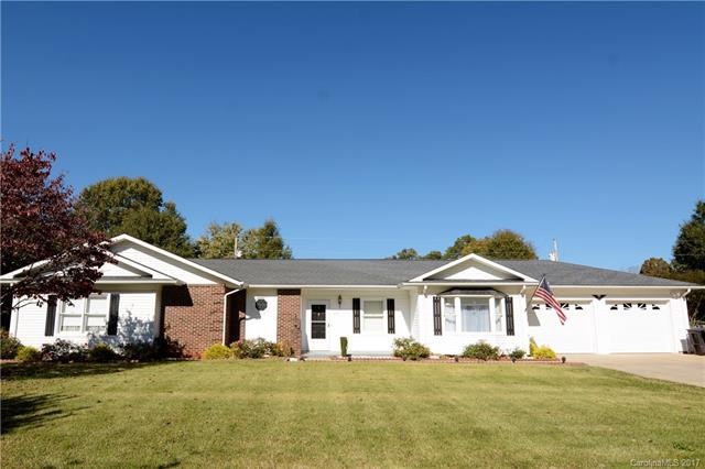 405 Camelot Dr, Statesville, NC 28625 - photo 1