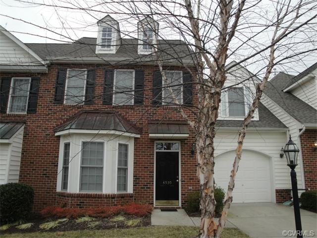 Like new 1st  floor master town home! 1 Car Garage