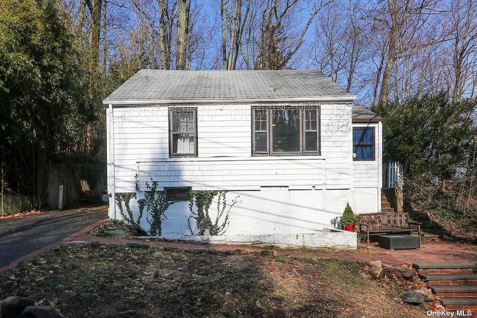 20 Putnam Ave, Glen Cove, NY 11542 - photo 1