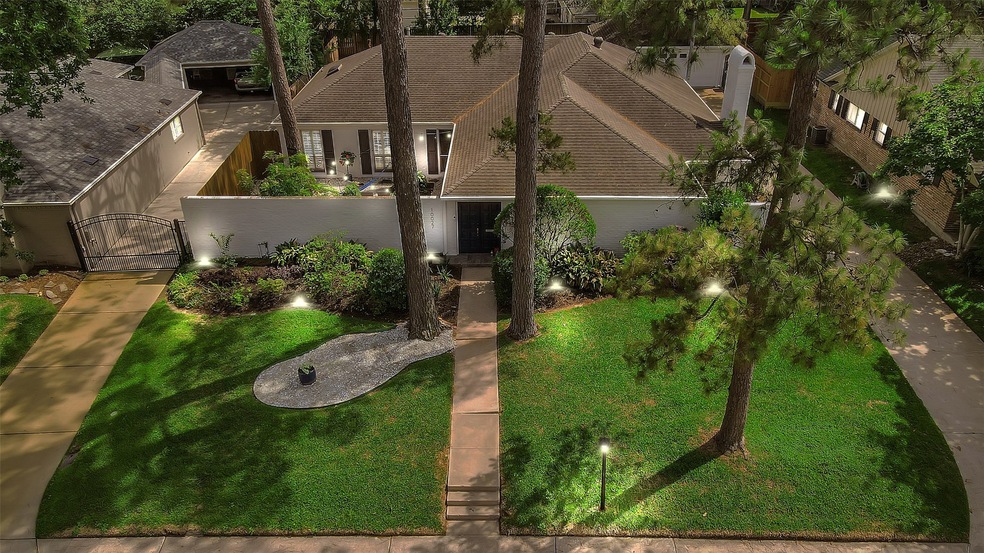 10027 Pine Forest Rd, Houston, TX 77042 - photo 1