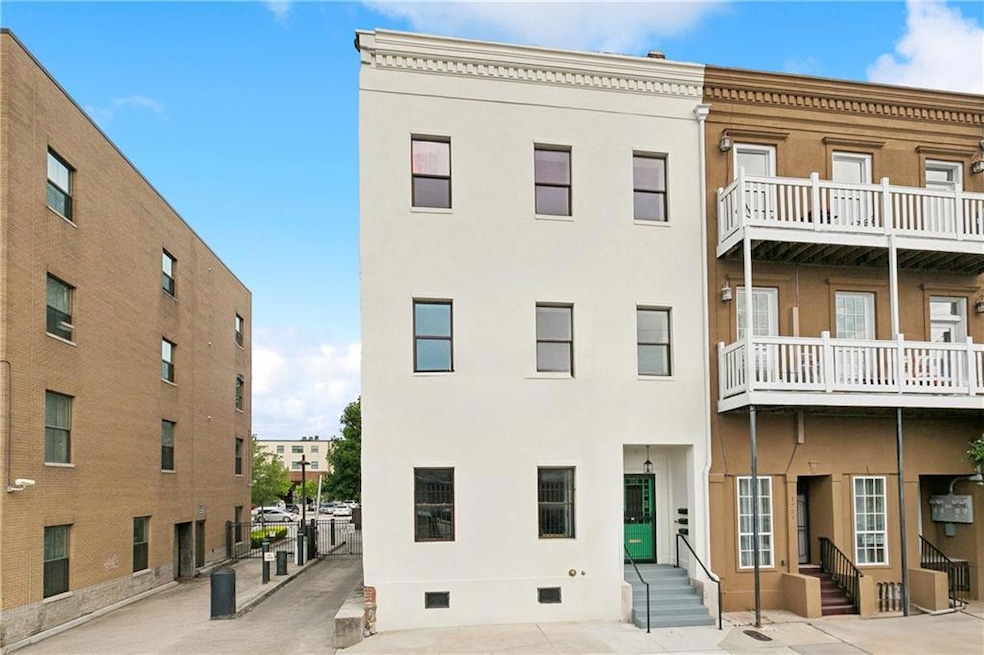 1725 Robert C Blakes Sr Dr unit 301, New Orleans, LA 70130 - photo 1