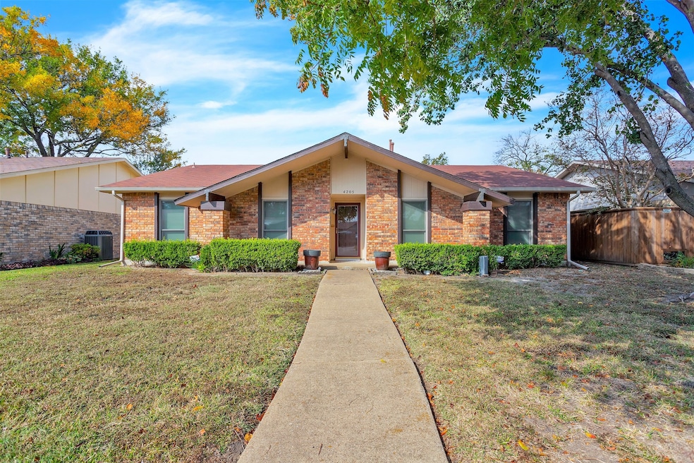 4205 Arbor Dr, Mesquite, TX 75150 - photo 1