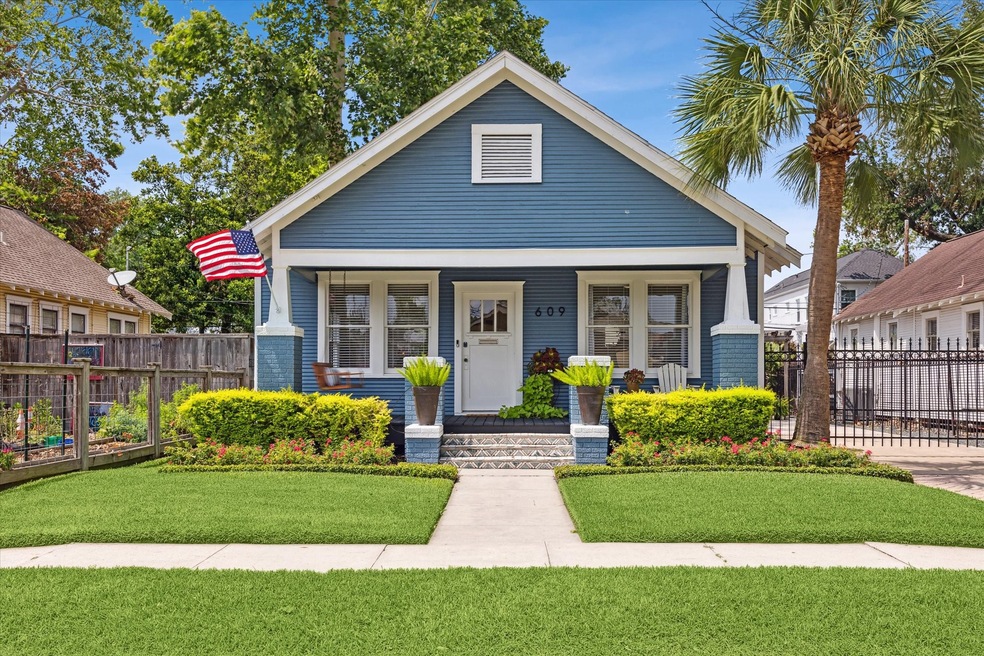 609 Aurora St, Houston, TX 77008 - photo 1