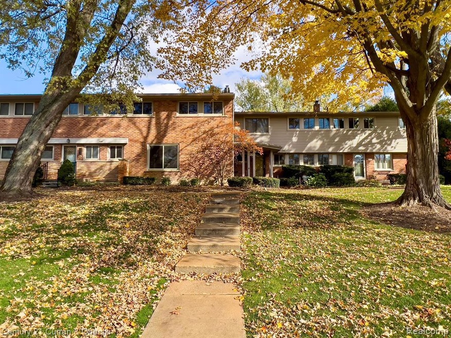 1062 Stratford Ln Unit 39, Bloomfield Hills, MI 48304 MLS 20230099738