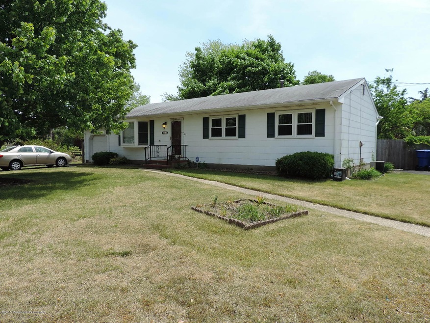 97 Oak Tree Ln, Toms River, NJ 08753 - photo 1