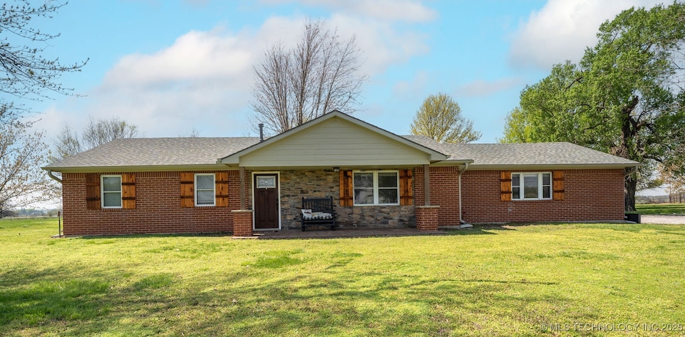 328 S 435, Pryor, OK 74361 - photo 1