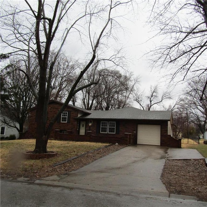 11914 W 69th St, Shawnee, KS 66216 - photo 1
