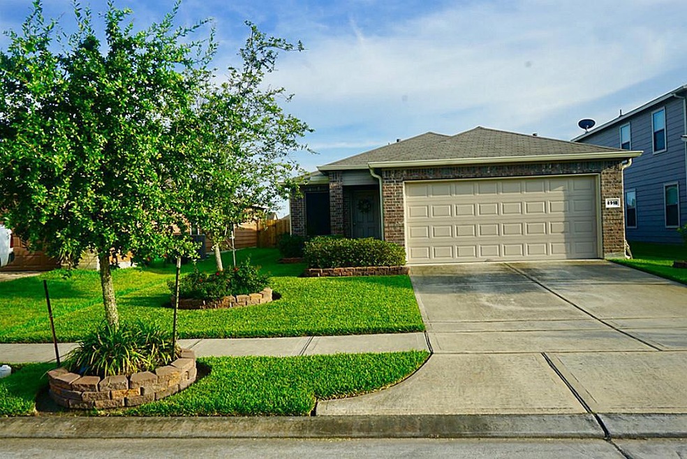 8918 Spurflower Path Ln, Houston, TX 77075 - photo 1