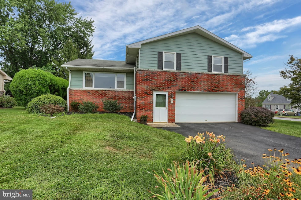 400 Good Ave, Womelsdorf, PA 19567 - photo 1