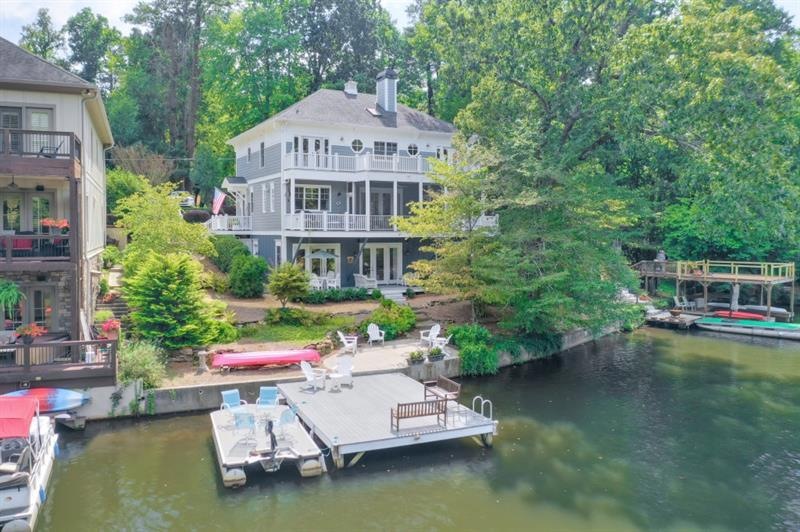 Welcome Home!!! Bishop Lake is the East Cobb's bes