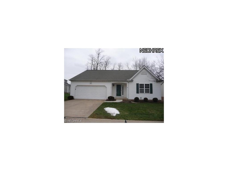 Lovely Ranch Condo with walk out basement. Very pr
