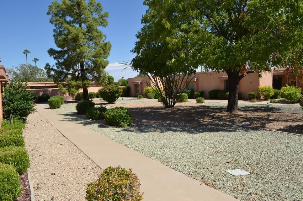 10542 W Palmeras Dr, Sun City, AZ 85373 - photo 1