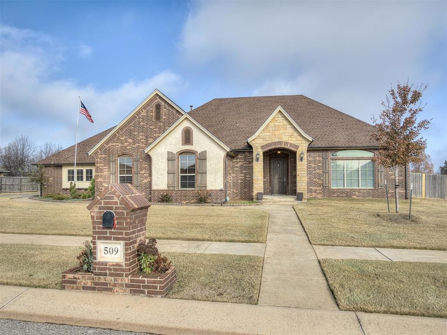 509 Cantebury Dr, Tuttle, OK 73089 - photo 1