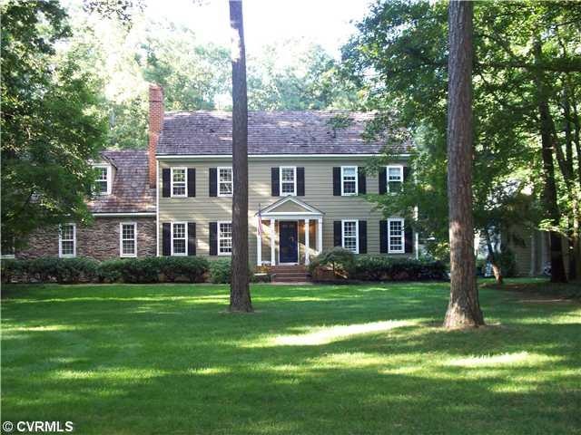 Exterior Front - Beautiful large front and side ya