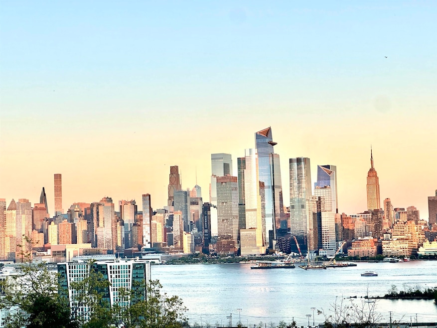 Under Contract $1,399,000