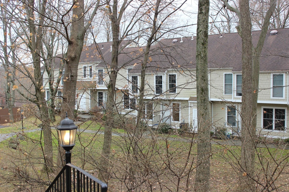 229 Weaver St unit 7C, Greenwich, CT 06831 - photo 1