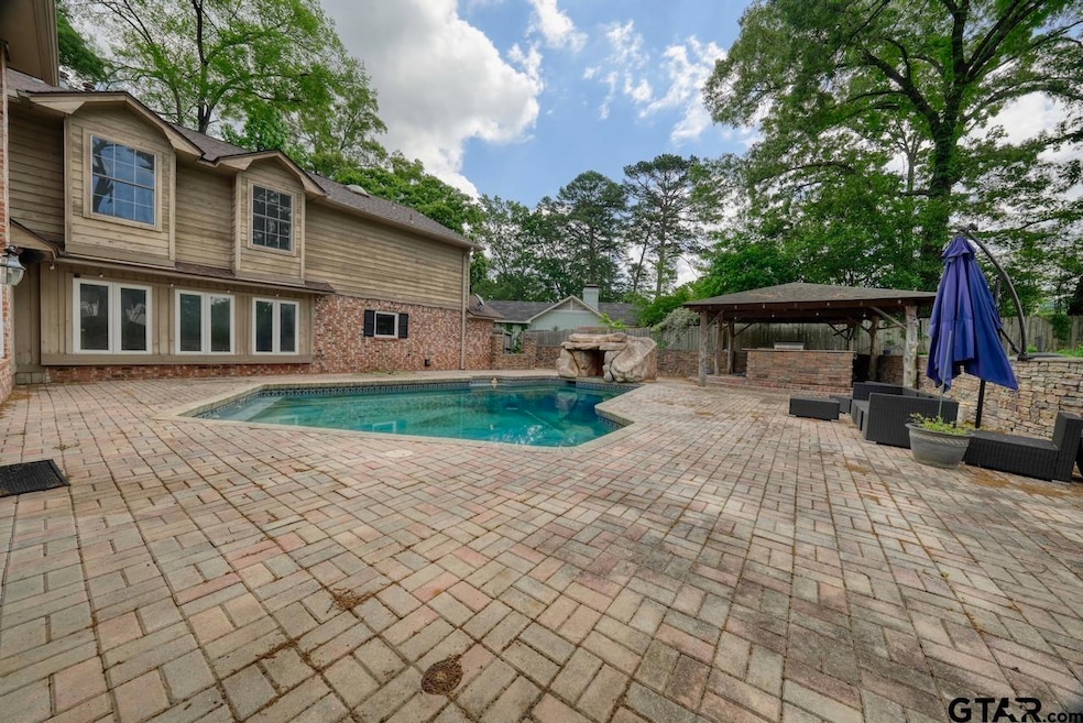 For Sale $580,000 • Co-Listing Agent