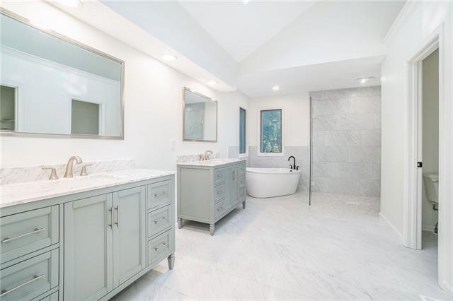 8352 Oakview Cir, Lenexa, KS 66215 - photo 1