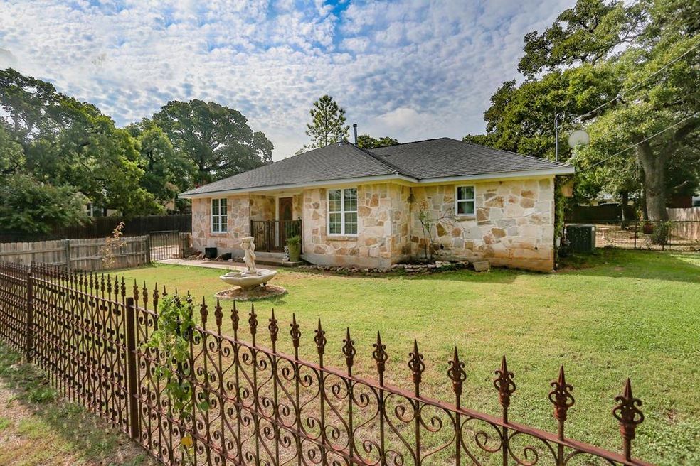 319 W Park St, Fredericksburg, TX 78624 - photo 1