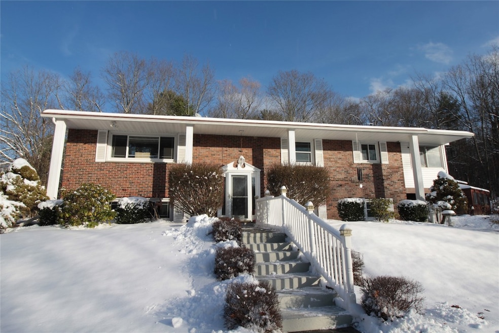 647 W Chenango Rd, Binghamton, NY 13905 - photo 1