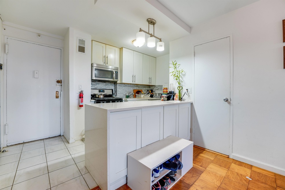 10 Huron Ave unit 4M, Jersey City, NJ 07306 - photo 1