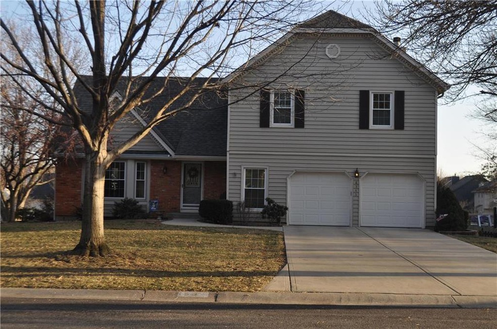 8545 Oakview Dr, Lenexa, KS 66215 - photo 1