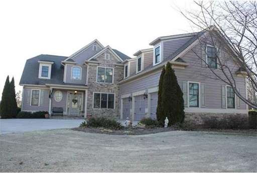 Exterior Front. Beautiful Curb appeal..