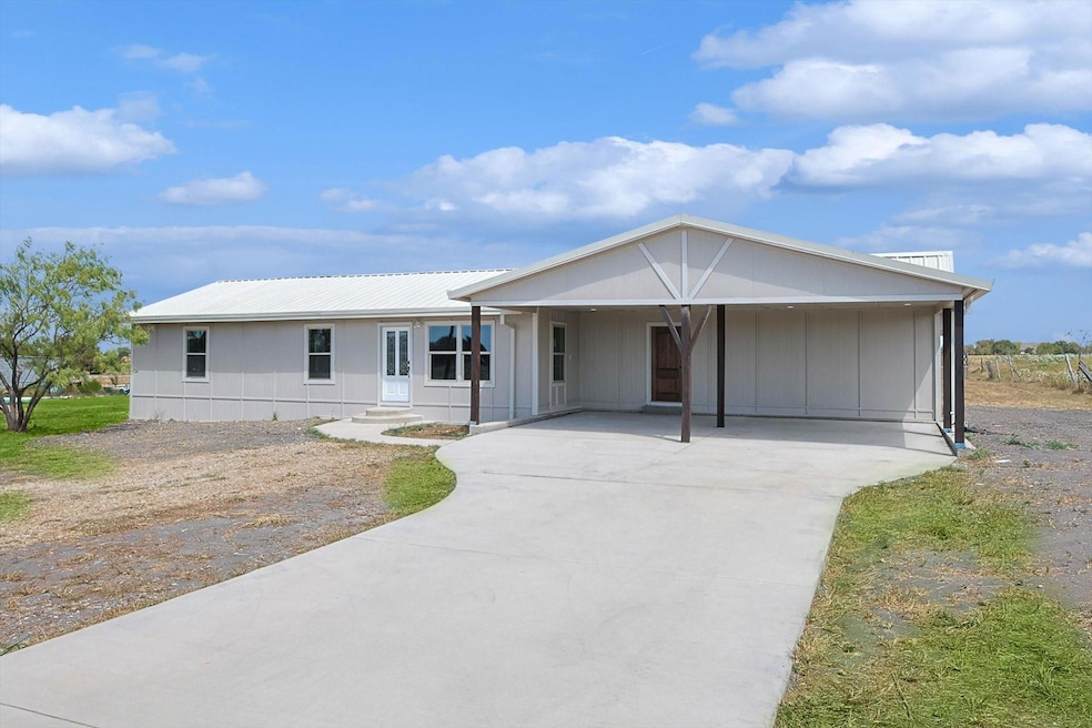 231 Alton Ln, Ennis, TX 75119 - photo 1