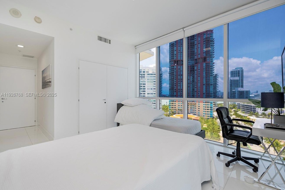 Continuum unit 1506, Miami Beach, FL 33139 - photo 1