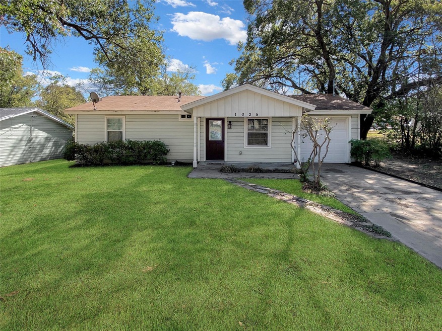 1025 W Oak St, Weatherford, TX 76086 - photo 1