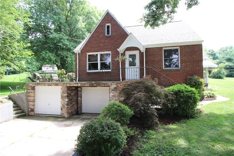 Gorgeous 3 Bedroom Brick House w/ 2 Car Garage and