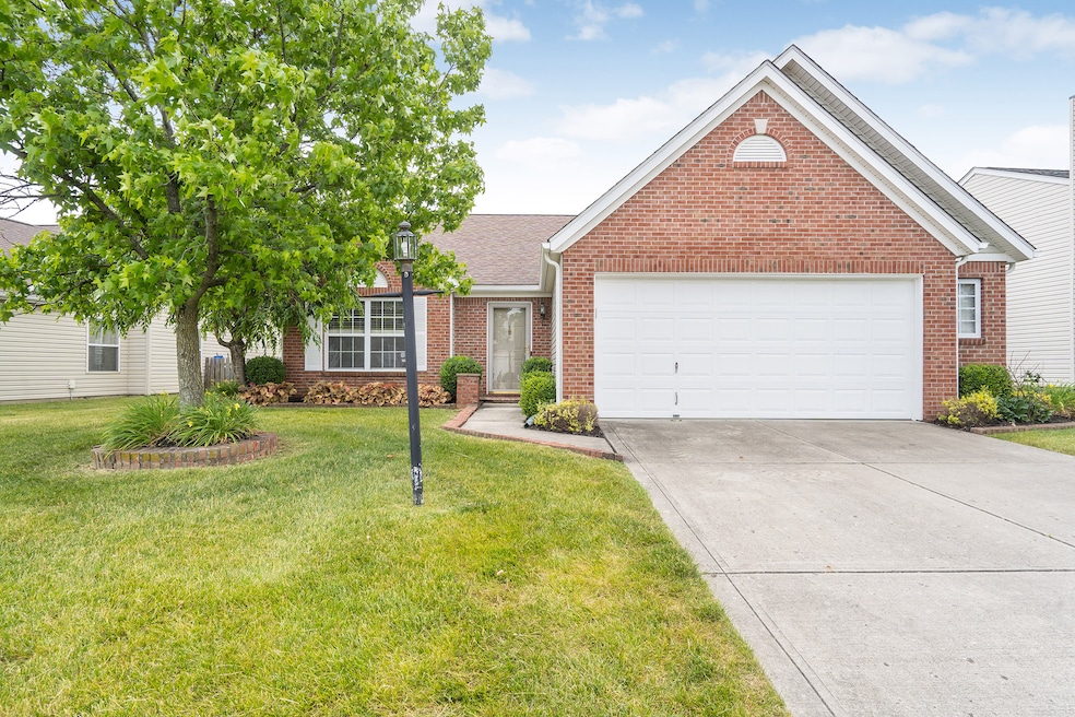 12223 Carriage Stone Dr, Fishers, IN 46037 - photo 1