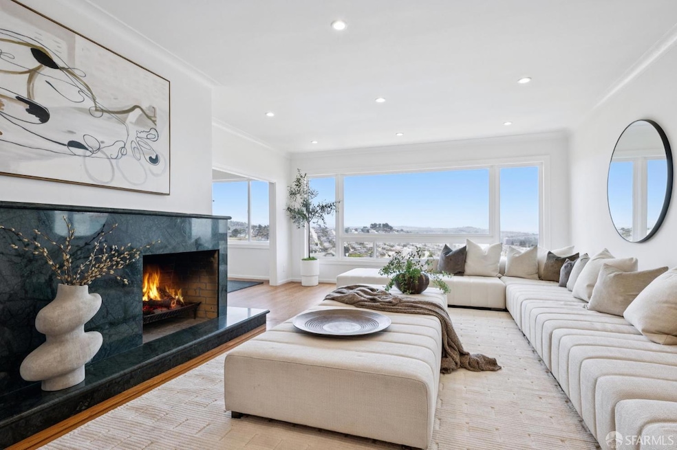 Under Contract $2,999,000