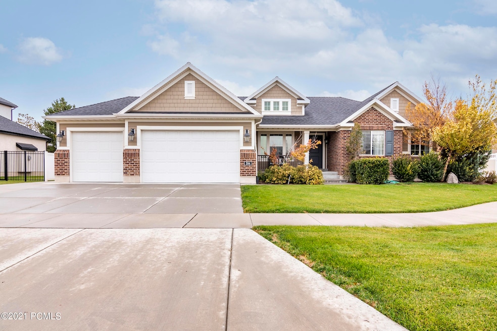 0_Exterior_high_3772530