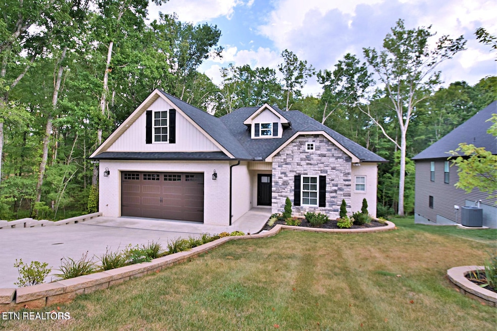 For Sale $619,900 • Co-Listing Agent