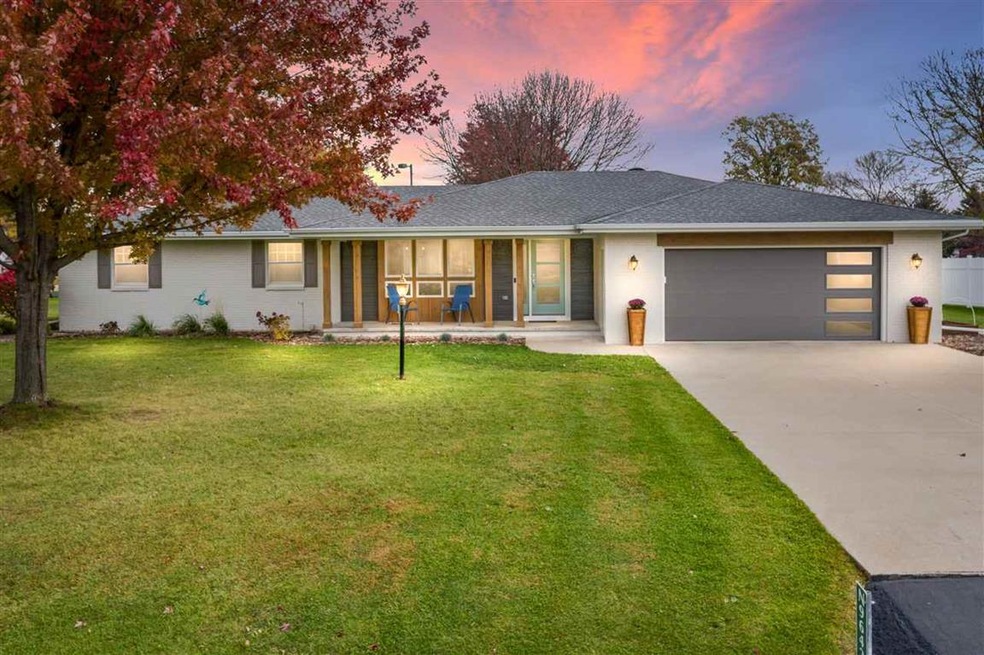 N9642 Patti Ct, Appleton, WI 54915 - photo 1